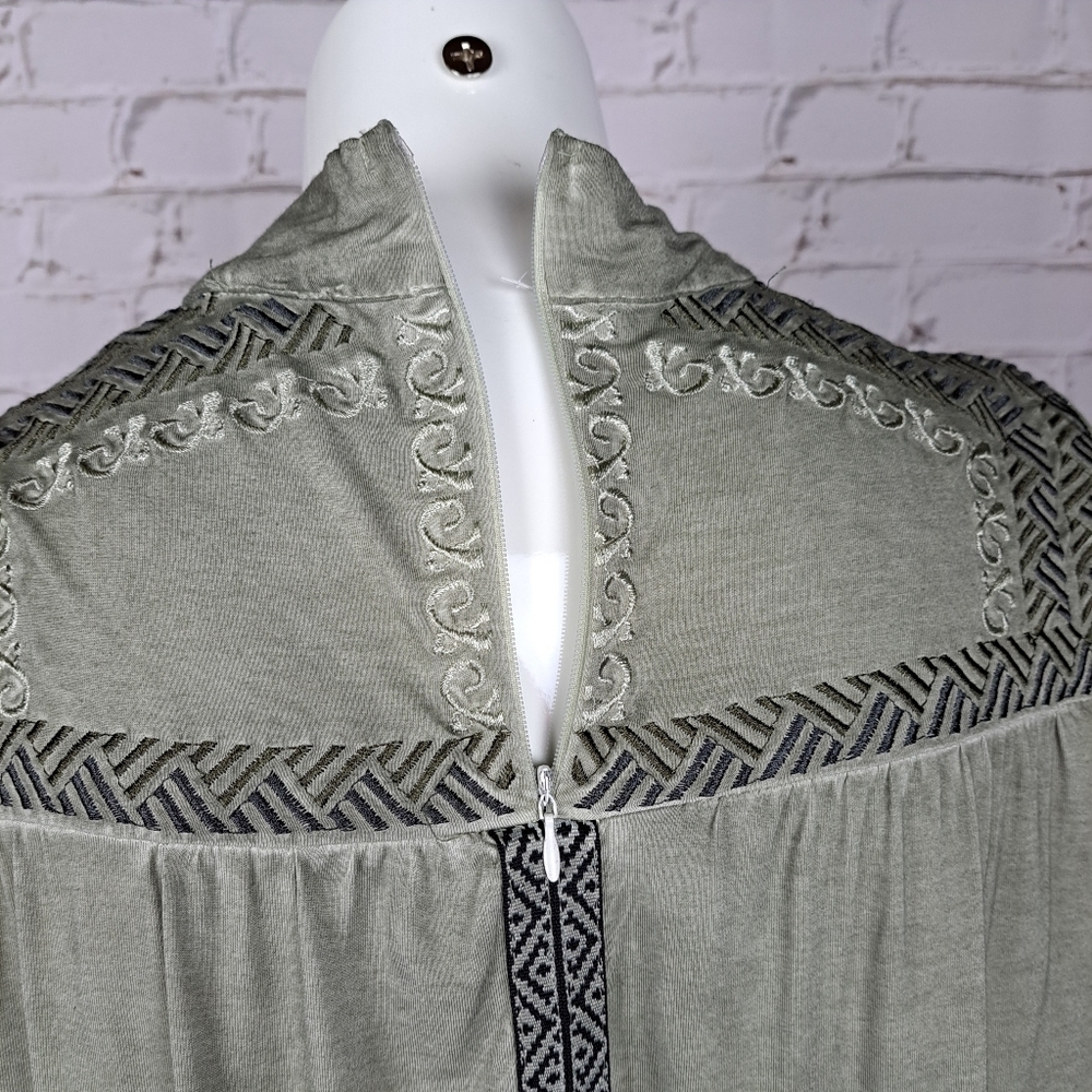 𝅺POL‎ Boho Embroidered Top - Picture 5 of 9